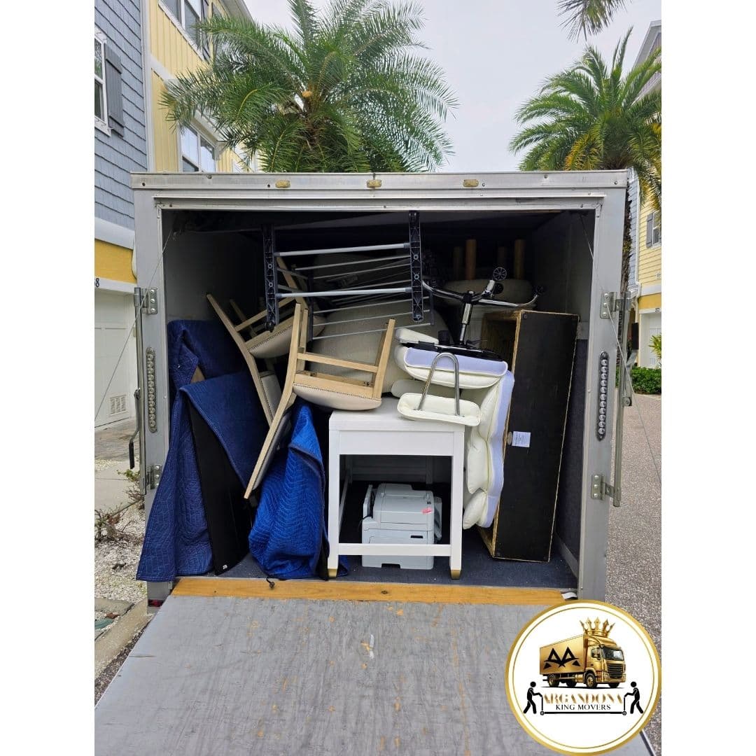 ARGANDONA KING MOVERS enclosed trailer load